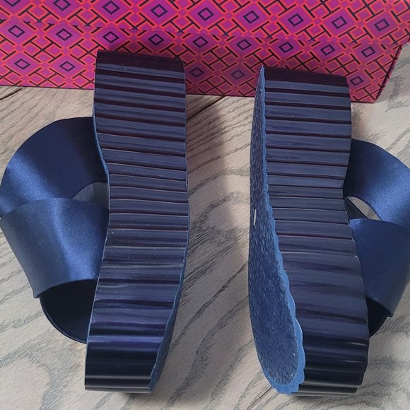 NIB! Tory Burch Scallop Wedge Flip Flop Satin size 10 Perfect Navy NWT - Picture 10 of 11
